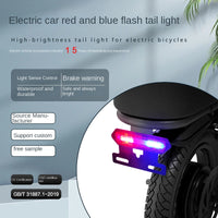 Luz trasera de freno intermitente roja y azul para bicicleta eléctrica, luz de seguridad LED impermeable para conducción nocturna, batería